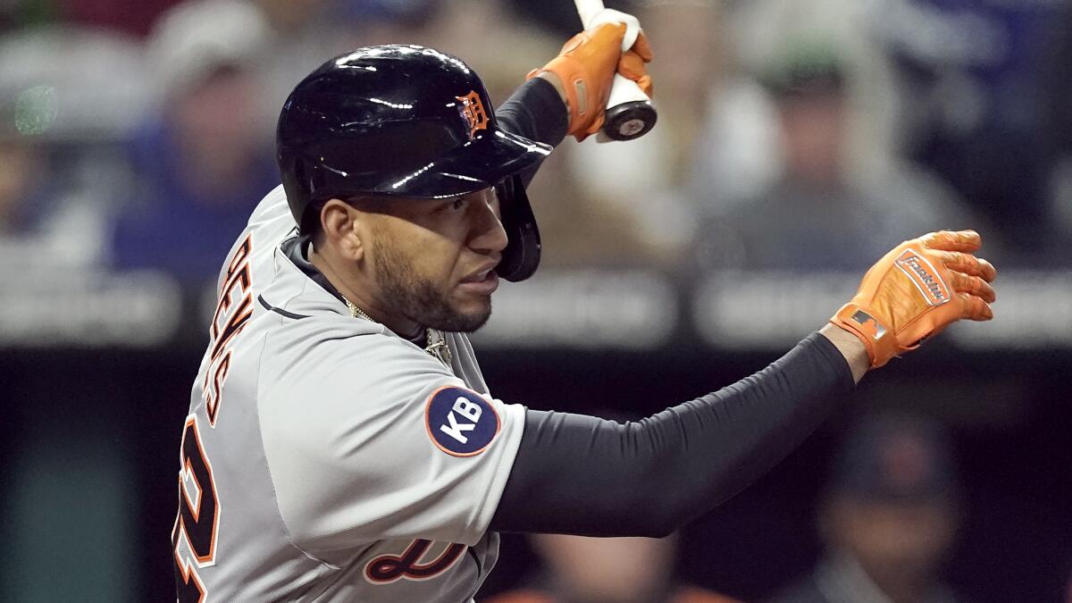 Reyes, Meadows drive in runs in 7th, Tigers beat Royals 4-2