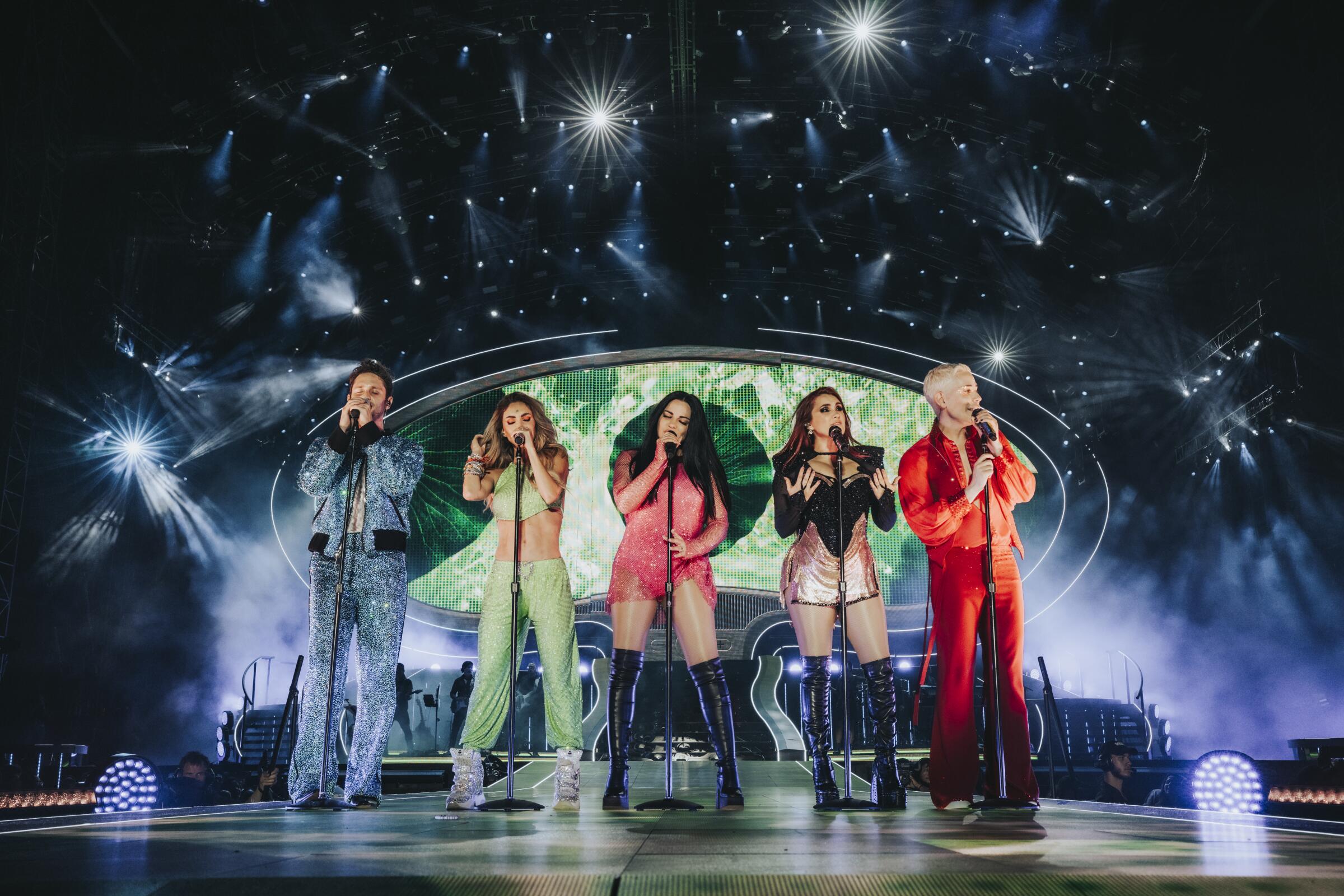 Conciertos en Los Ángeles con RBD, Los Adolescentes, Eslabón Armado