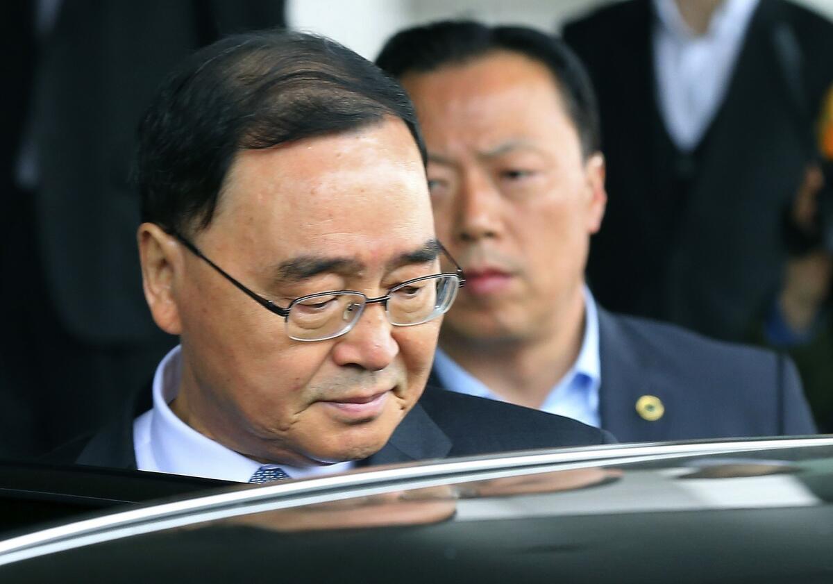 South Korean Prime Minister Chung Hong-won gets into a car to leave the Central Government Complex in Seoul, South Korea, Sunday, April 27, 2014. Chung offered to resign Sunday over the government's handling of a deadly ferry sinking that has left more than 300 people dead or missing and led to widespread shame, fury and finger-pointing.
