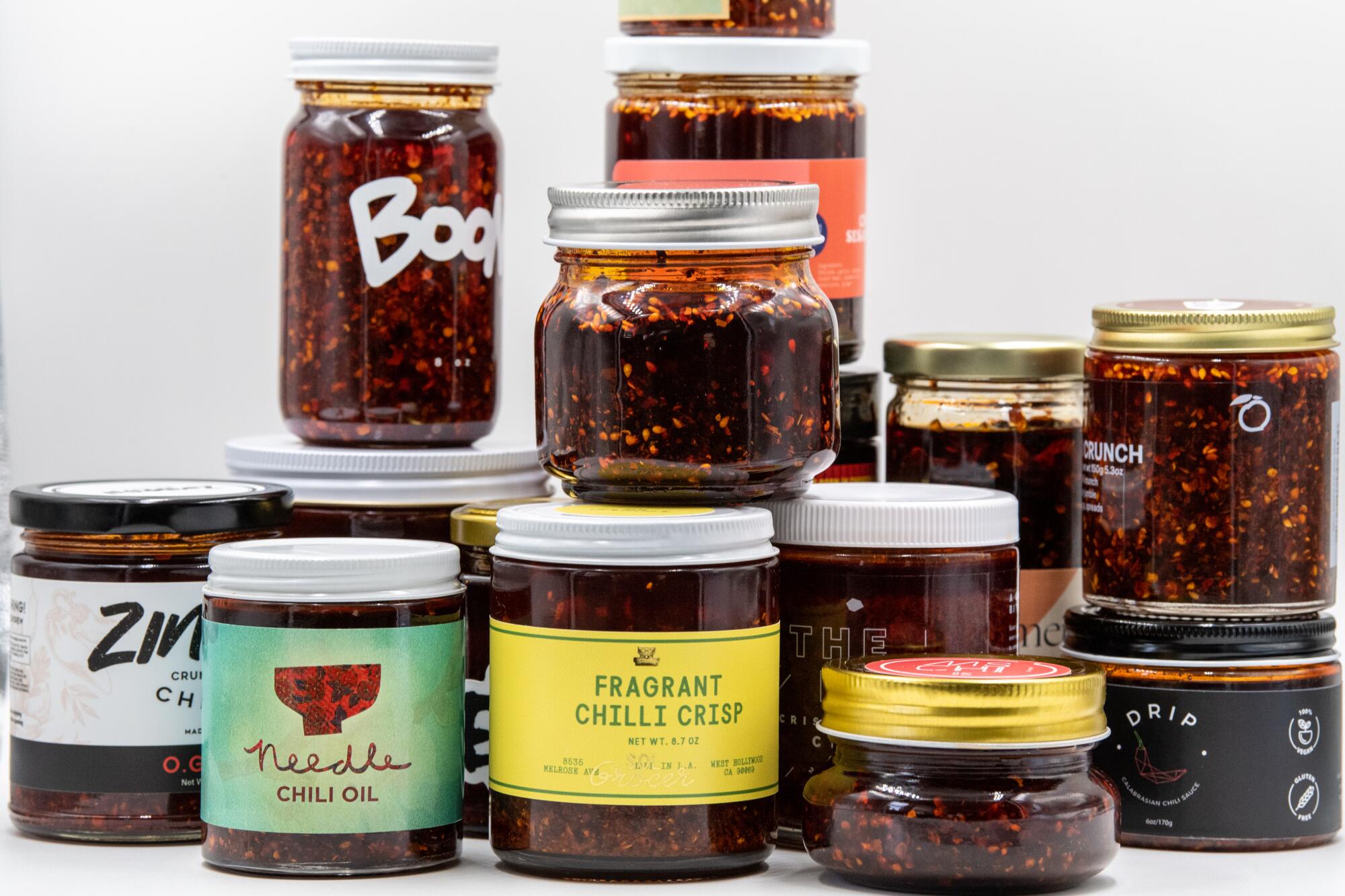 A collection of chili oil, crunchy and crunchy.
