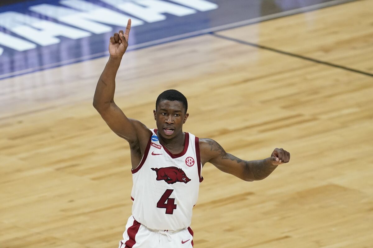Arkansas' Davonte Davis made the winning basket against Oral Roberts with 2.9 seconds remaining.