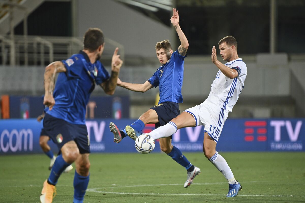 Bosnia Herzegovina's Edin Dzeko, right, and Italy's Nicolo Barella vie for the ball during the UEFA Nations League soccer match between Italy and Bosnia Herzegovina, at the Artemio Franchi Stadium in Florence, Italy, Friday, Sept. 4, 2020. (Massimo Paolone/LaPresse via AP)