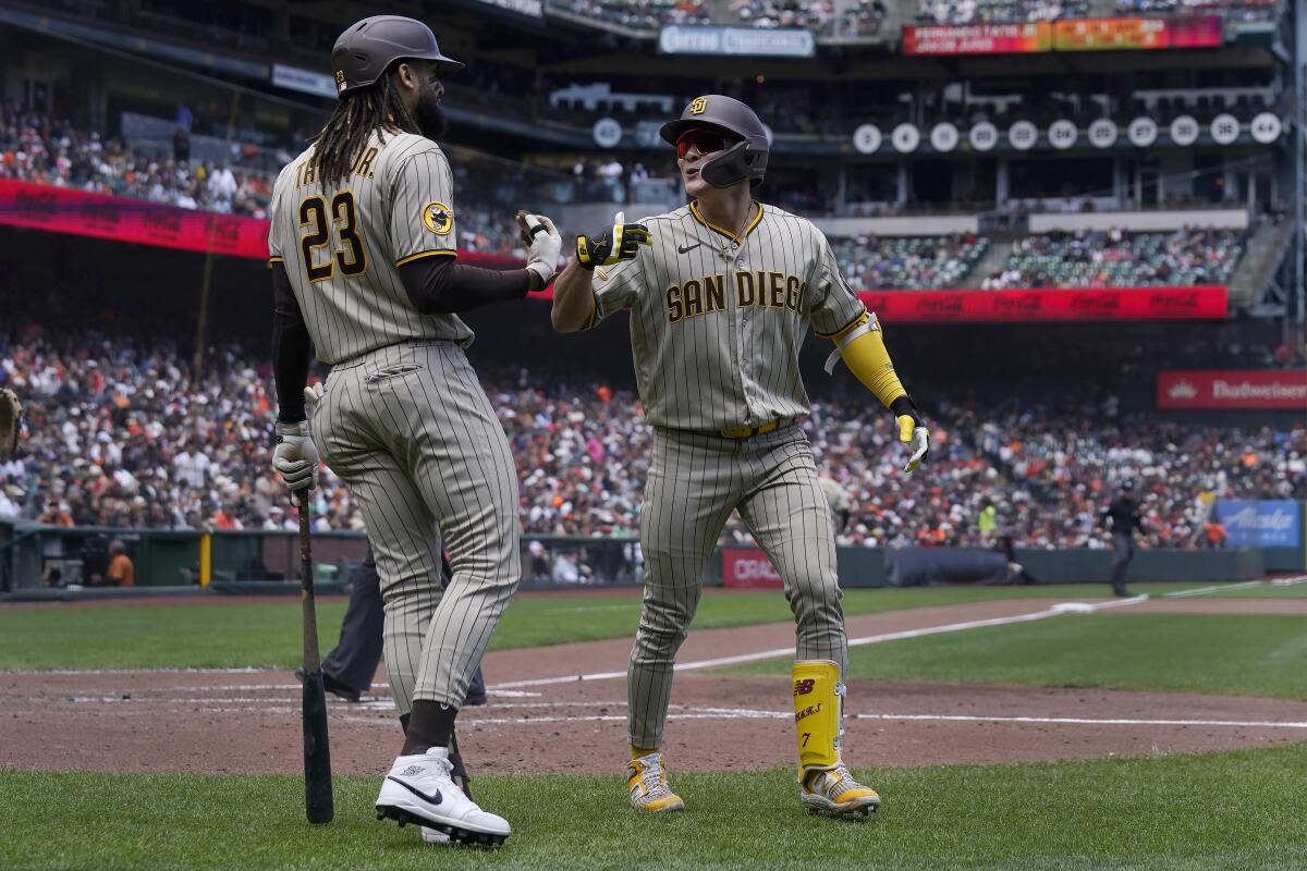 Fernando Tatis Jr. and Ha-Seong Kim dance challenge 