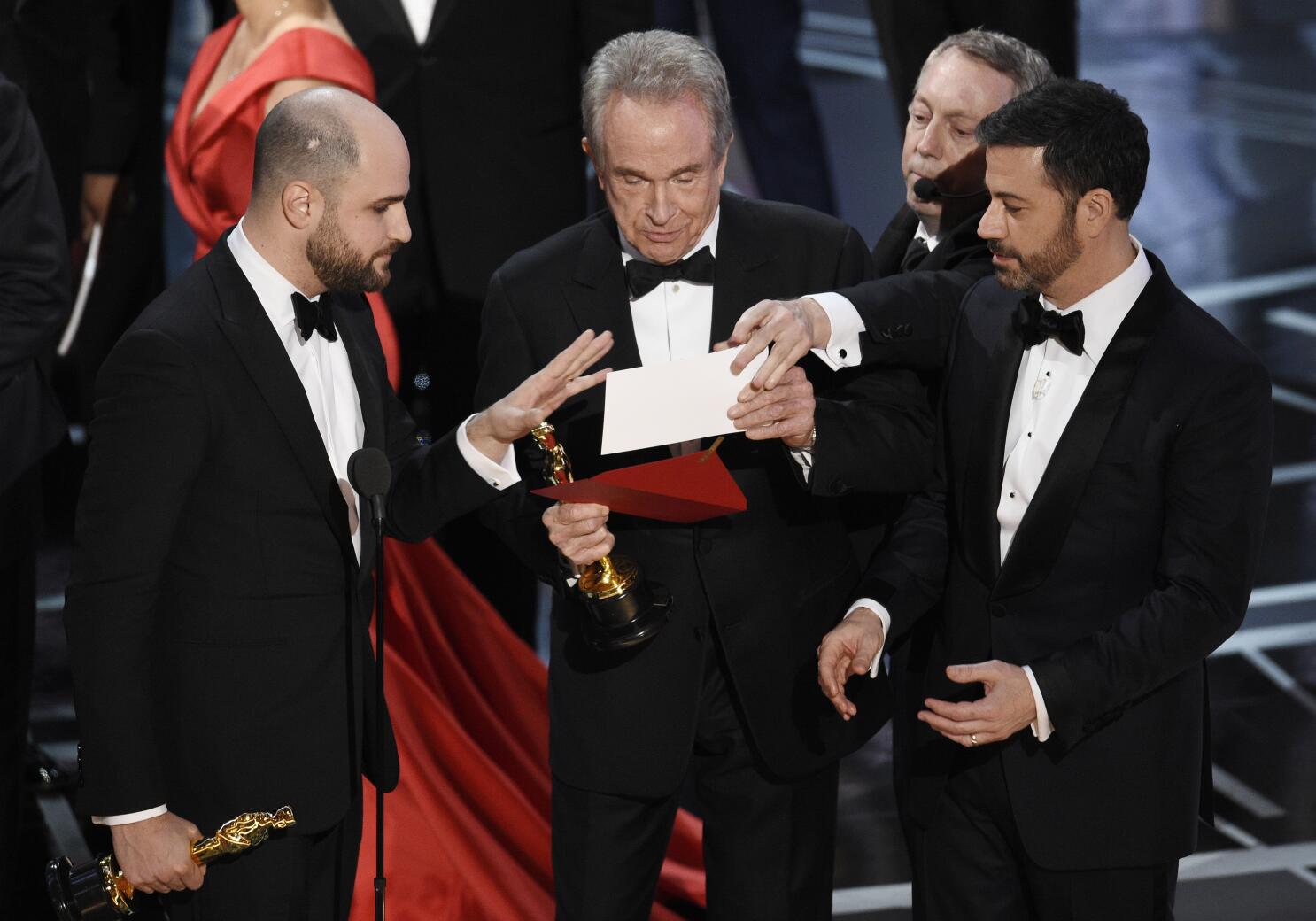 Después de la reacción violenta, los Oscar presentarán los 23 premios en  vivo al aire - Los Angeles Times