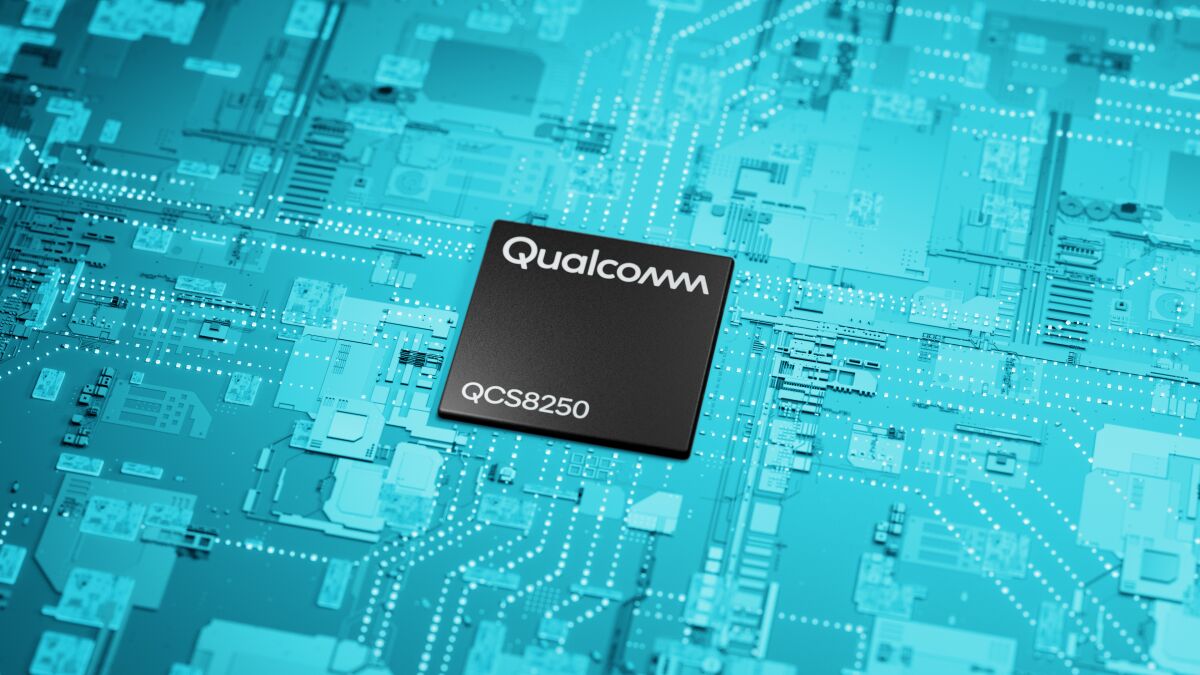 A Qualcomm chip is displayed.