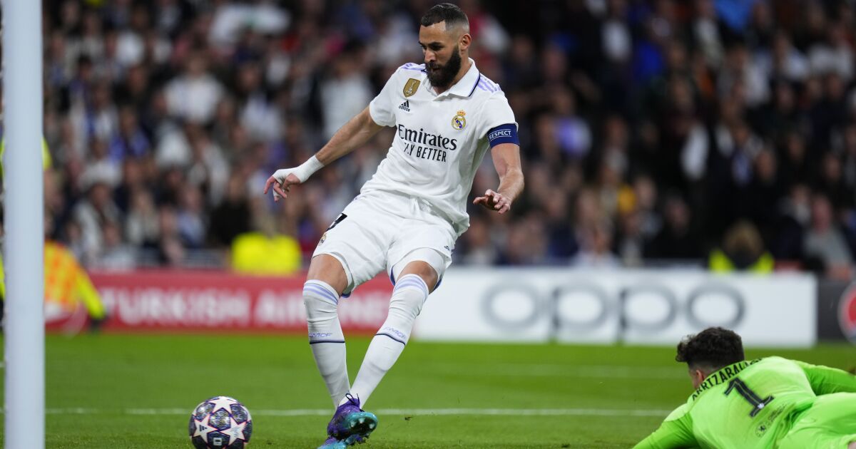 Vinicius, Benzema llevan al Real Madrid a la victoria 2-0 sobre el Chelsea en CL