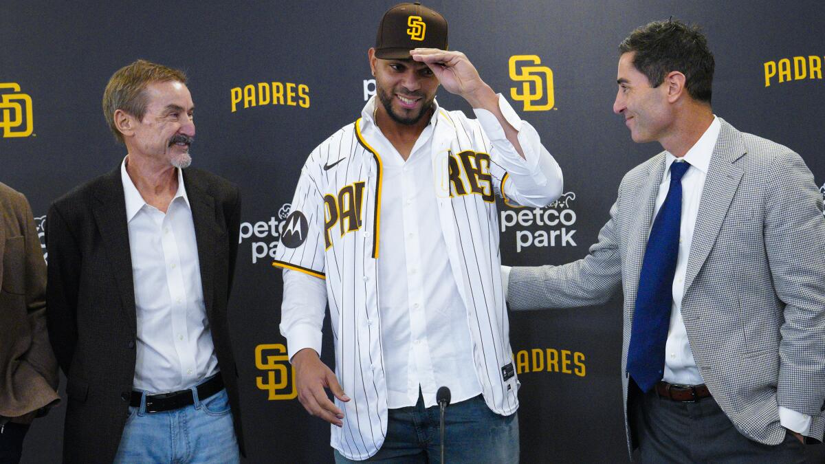 A.J. Brown tried to get Padres' attention with batting practice video