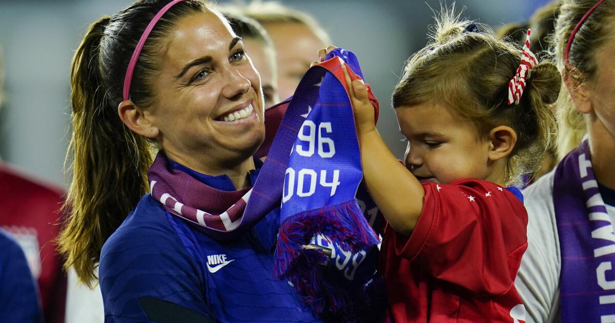 Alex Morgan, USWNT'nin Olimpiyat kadrosundan ayrıldı ve muhtemelen uluslararası yarış da sona erdi