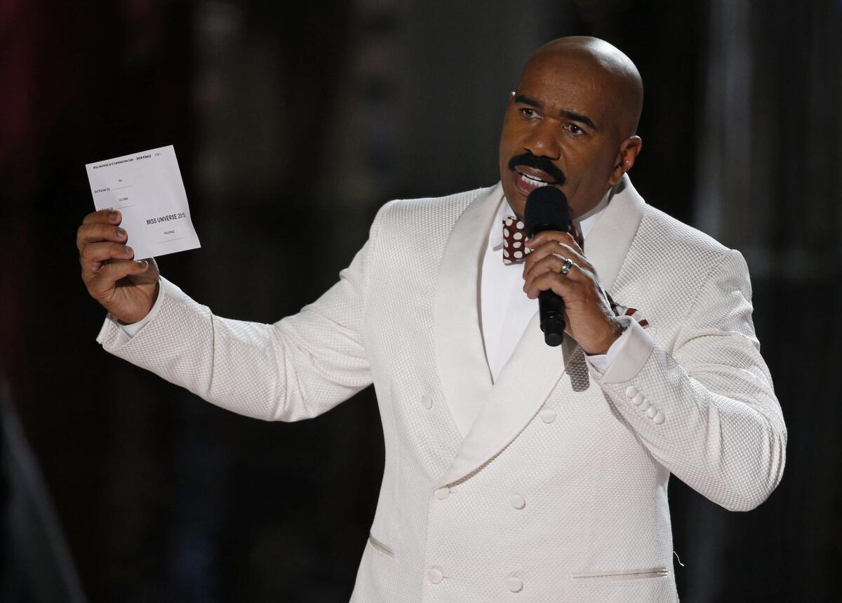 Steve Harvey holds up the card showing the winners after he incorrectly announced Miss Colombia Ariadna Gutierrez at the winner at the 2015 Miss Universe pageant