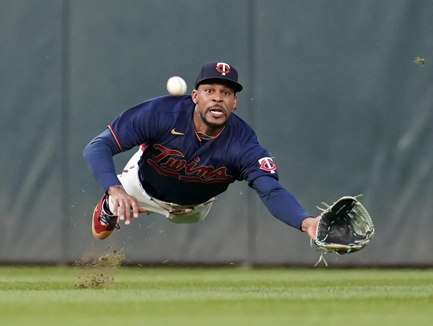 Arizona Diamondbacks All-Star Lourdes Gurriel Jr. Leaves Game With Hip  Injury - Fastball