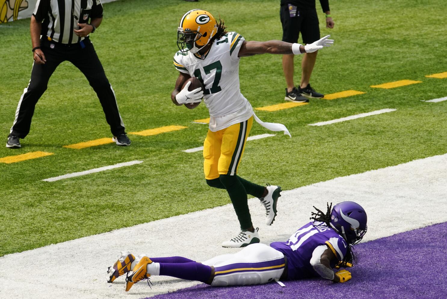 Young Vikings CBs fail 1st test, fall to Rodgers, Packers - The San Diego  Union-Tribune