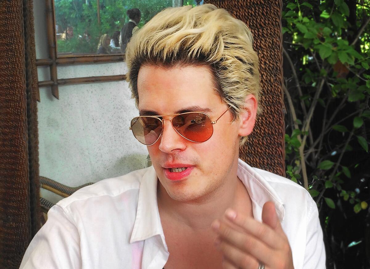 Prominent conservative Milo Yiannopouloshas has been suspended from Twitter.