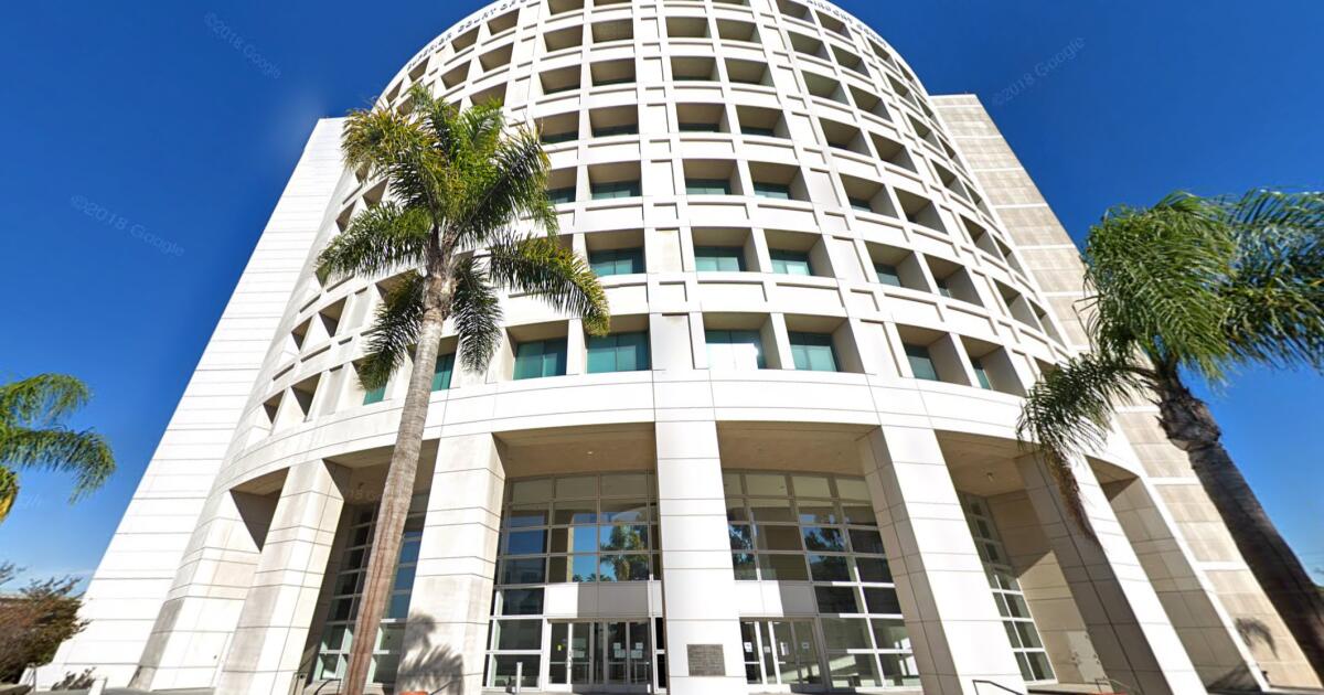 Centenas de residências e empresas em Los Angeles perdem energia durante a onda de calor no SoCal