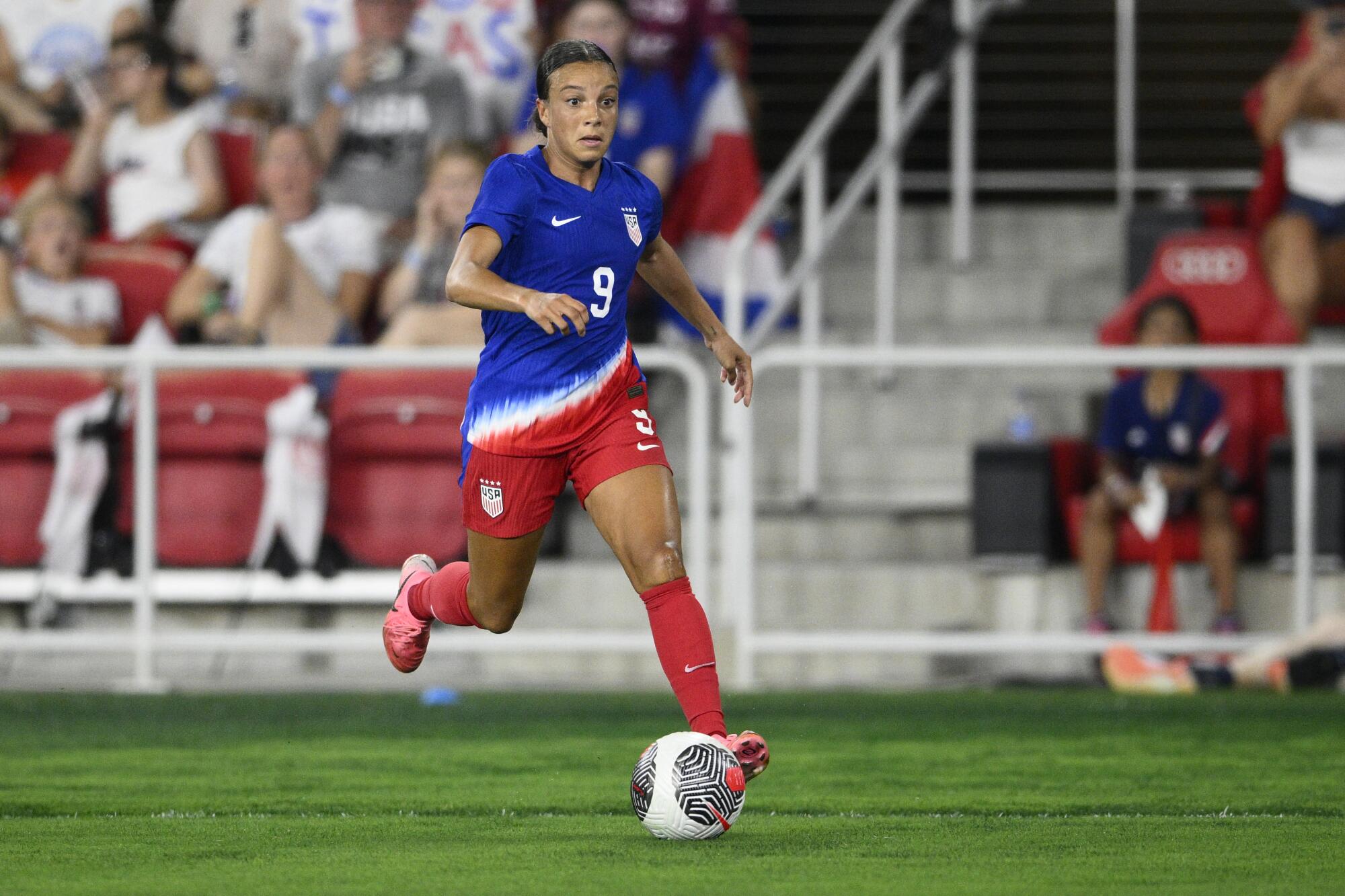 U.S. forward Mallory Swanson controls the ball during an international friendly against Costa Rica on July 16.