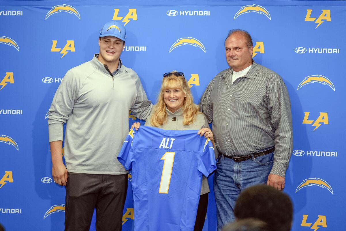 Chargers draft pick Joe Alt following his father's NFL footsteps - Los ...