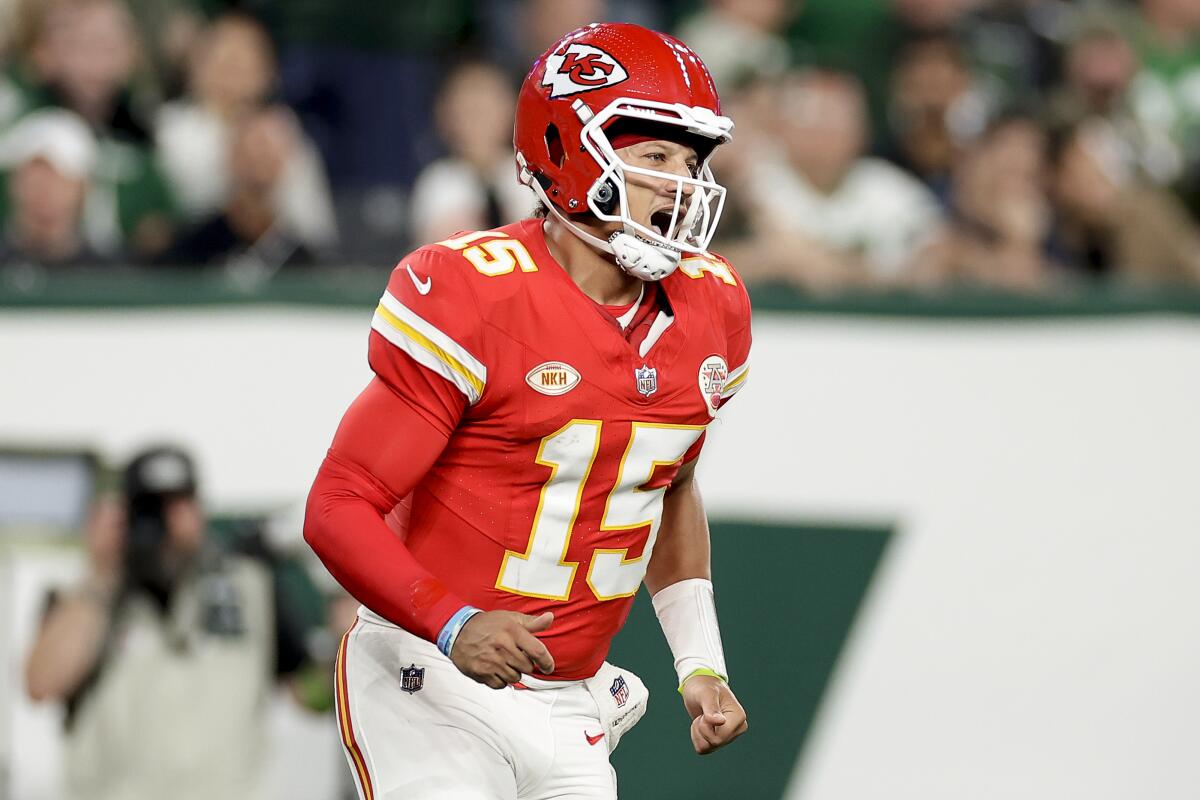 Patrick Mahomes, Chiefs hold on to beat Jets 23-20 with Taylor Swift, Aaron  Rodgers watching - The San Diego Union-Tribune
