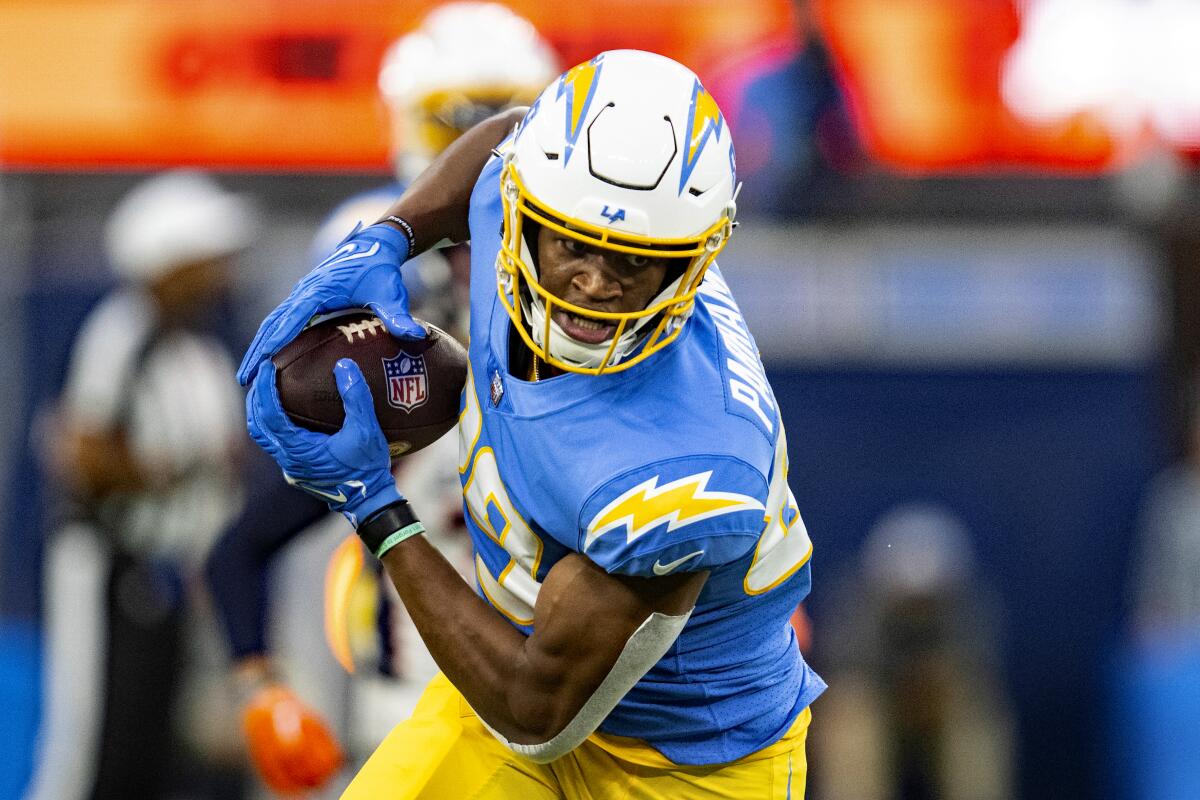  Chargers tight end Donald Parham Jr. (89) runs after a catch.