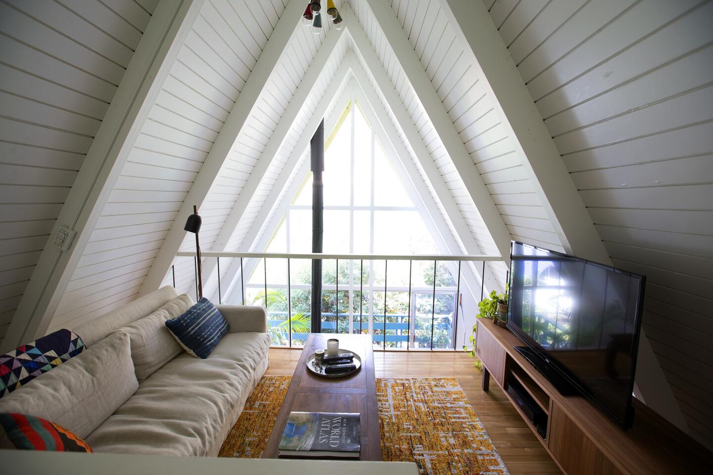A cozy A-frame cabin in Mt. Washington