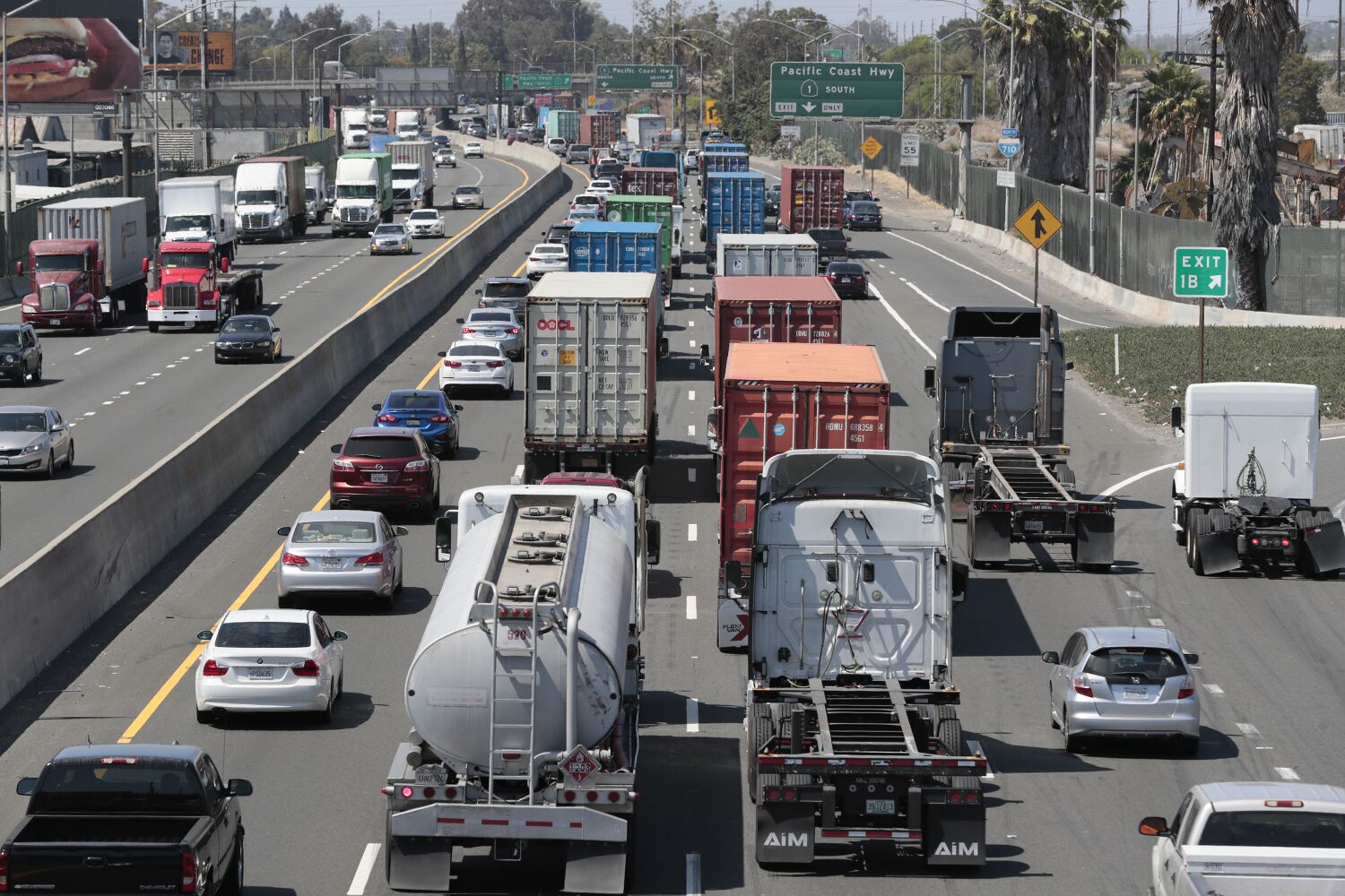 California seeks to ban sales of diesel big rigs in a bold bid to cut pollution