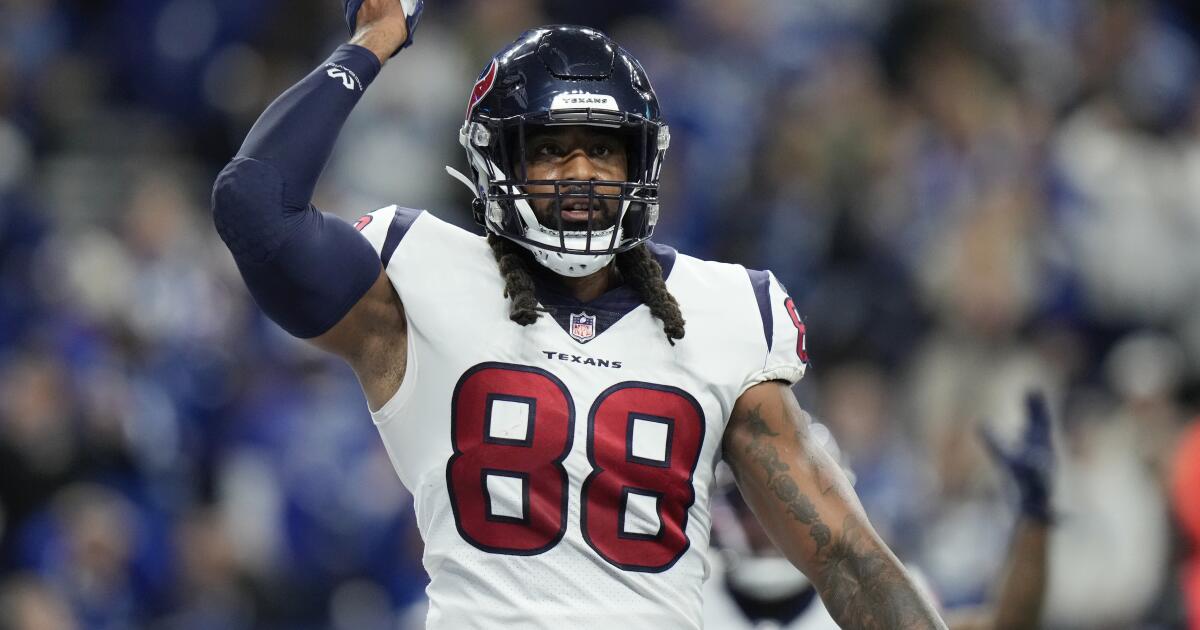 Texans rally for win at Indy but lose top draft pick