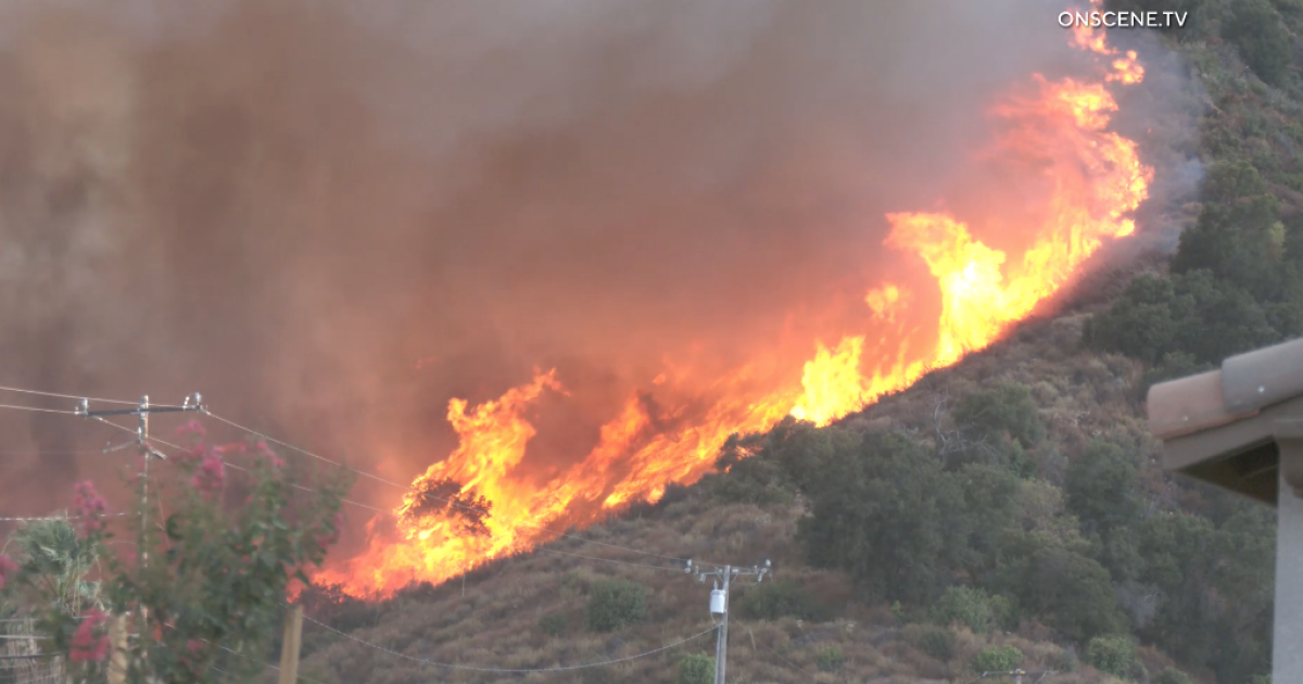 Quick-moving Macy fireplace threatens houses close to Lake Elsinore