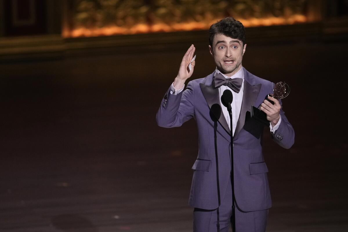 Daniel Radcliffe recibe el premio al mejor actor de reparto en un musical por 