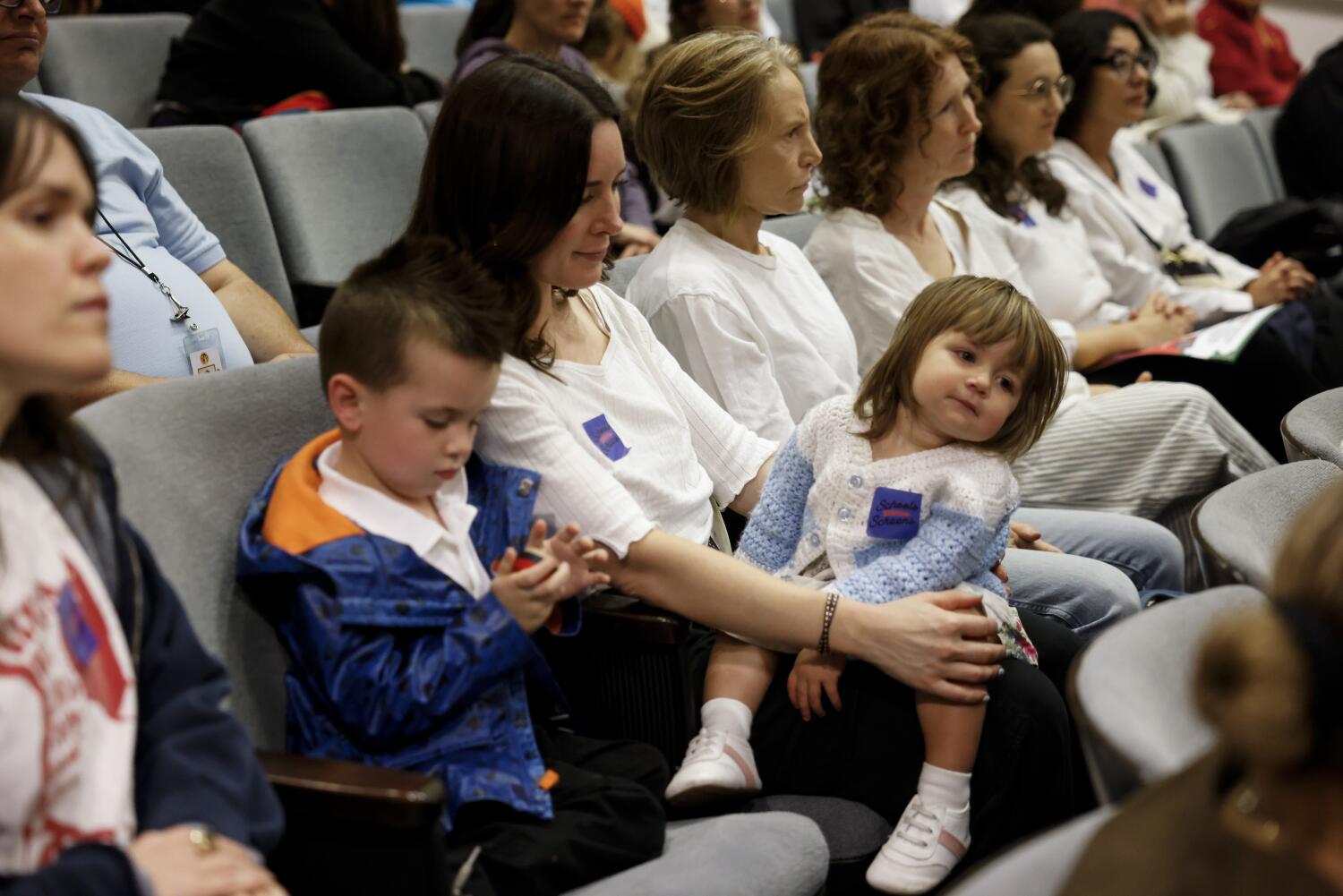 Screens would be banned until 2nd grade under draft LAUSD plan