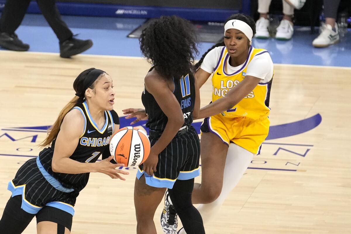 স্পার্কসের জুনিয়র ডাব্লুএনবিএ-তে খেলার শারীরিকতার সাথে মানিয়ে নিচ্ছে স্পার্কসের জুনিয়র ডাব্লুএনবিএ-তে খেলার শারীরিকতার সাথে মানিয়ে নিচ্ছে