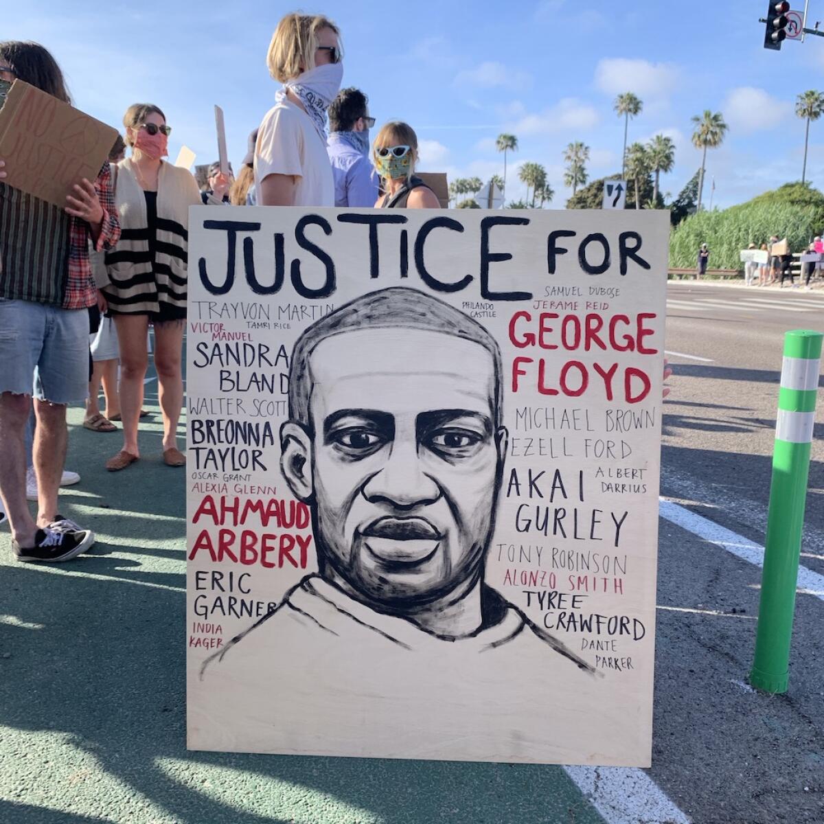 Protestas en Encinitas por la muerte del Floyd a manos de las autoridades de la ley.