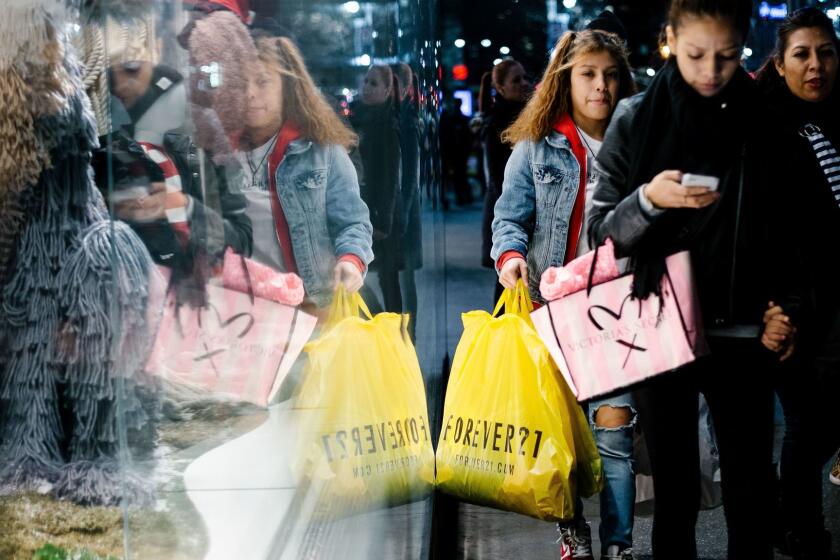 Mandatory Credit: Photo by ALBA VIGARAY/EPA-EFE/REX/Shutterstock (9298941q) People carry shopping bags outside a shopping mall in New York, New York, USA, 20 December 2017. Holiday shopping in New York, USA - 20 Dec 2017 ** Usable by LA, CT and MoD ONLY **