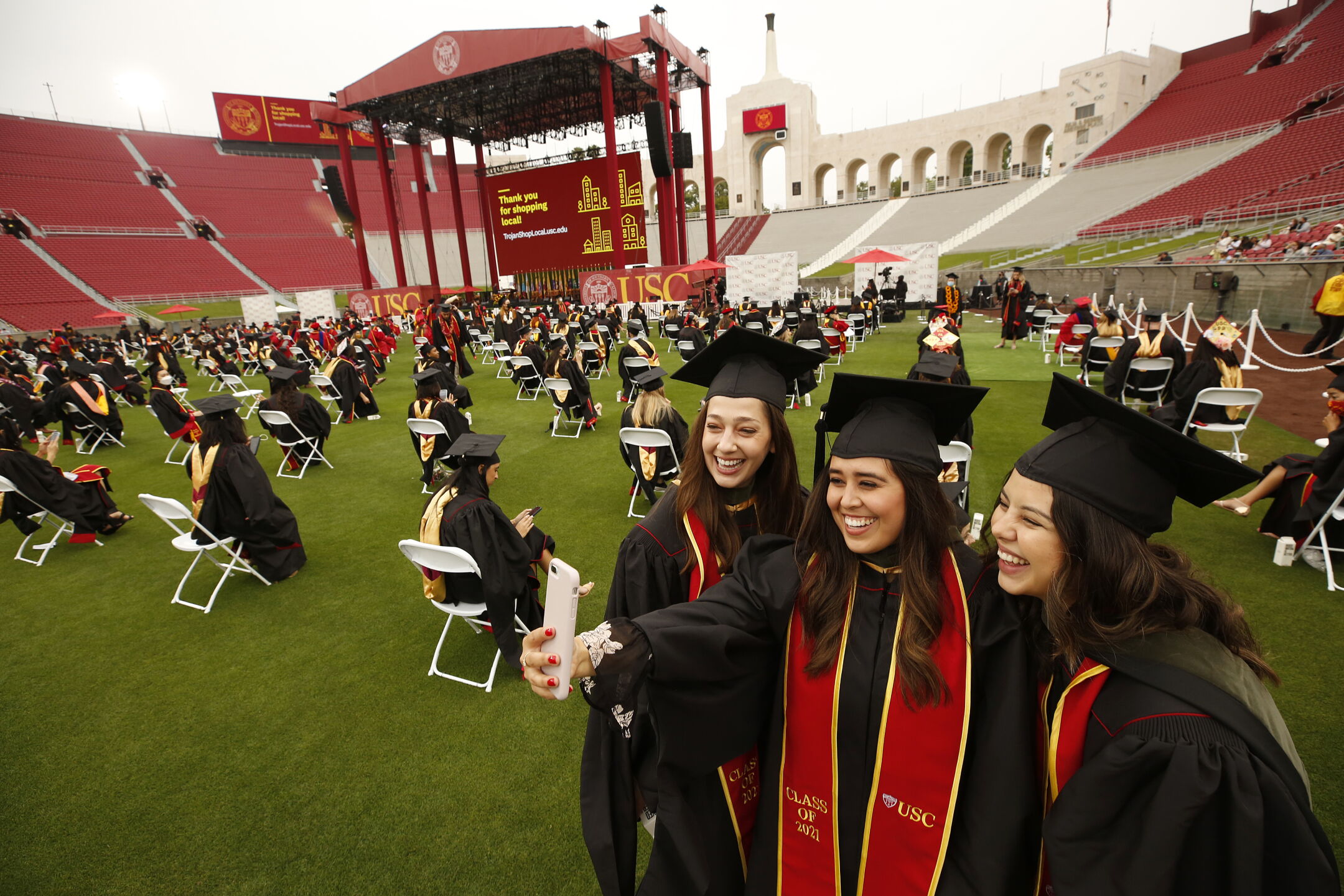 Coliseum Graduation Photos: First USC graduation at the Coliseum in 71 years - Los Angeles ...