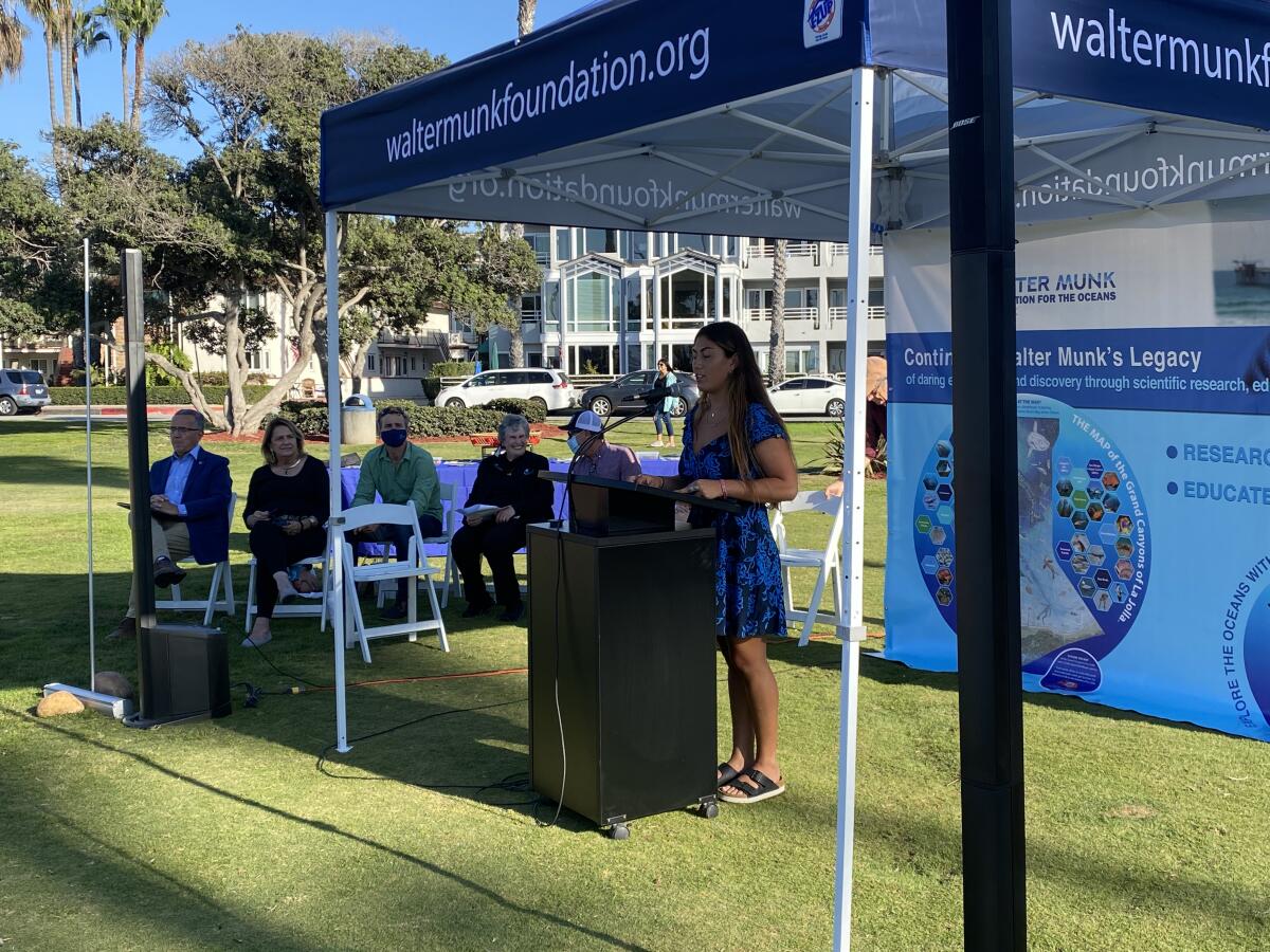 UCSD student Kalia Chalom, a recipient of a Walter Munk Foundation scholarship, speaks at a celebration of Munk's birthday.