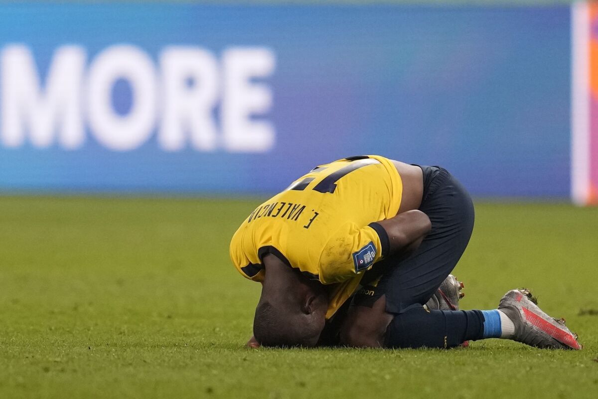 Enner Valencia reacciona tras perder en su último partido del Grupo A del Mundial