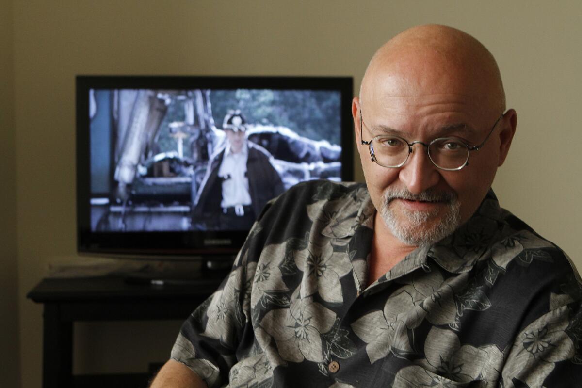 Frank Darabont is in talks to direct a "Snow White and the Huntsman" follow-up.