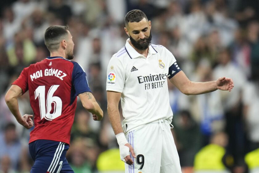 Real Madrid's Karim Benzema, right, reacts after missing a scoring chance during the Spanish La Liga soccer match between Real Madrid and Osasuna at the Santiago Bernabeu stadium in Madrid, Spain, Sunday, Oct. 2, 2022. (AP Photo/Manu Fernandez)