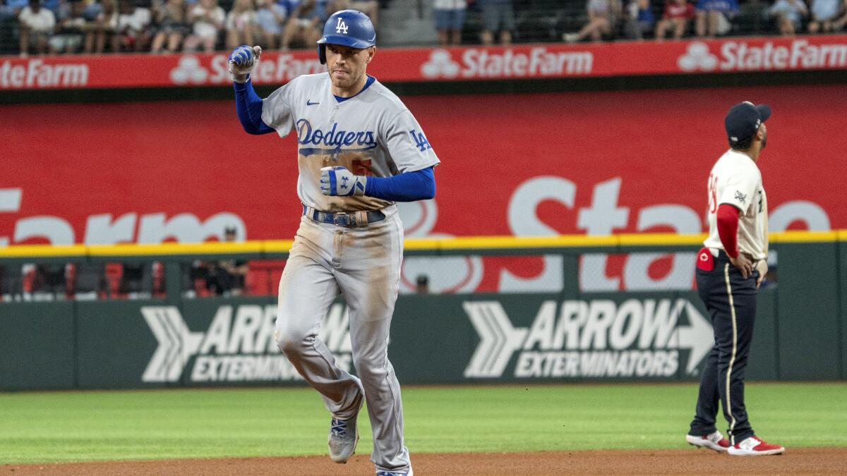 Max Muncy blasts two home runs, helps Dodgers rally past Reds 3-2 - The San  Diego Union-Tribune