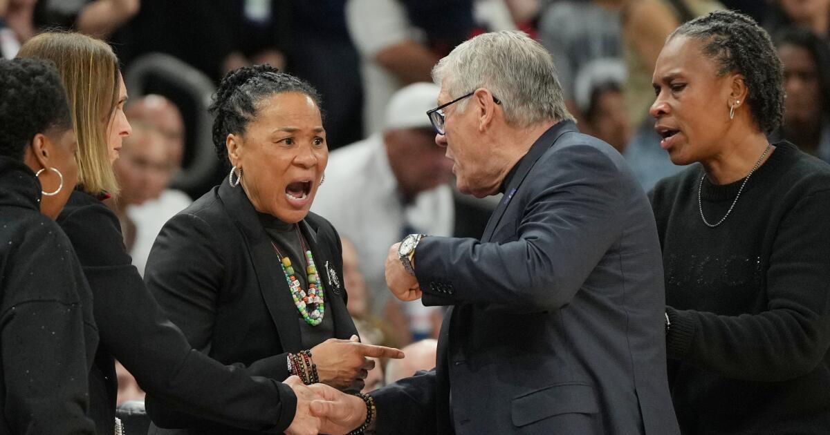 Geno Auriemma s’excuse auprès de Dawn Staley pour le match du Final Four