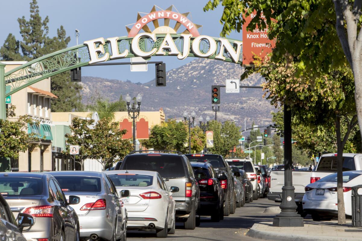 Una imagen de la calle Main en la ciudad de El Cajon, California, al este de San Diego. (AP Foto/Don Boomer)