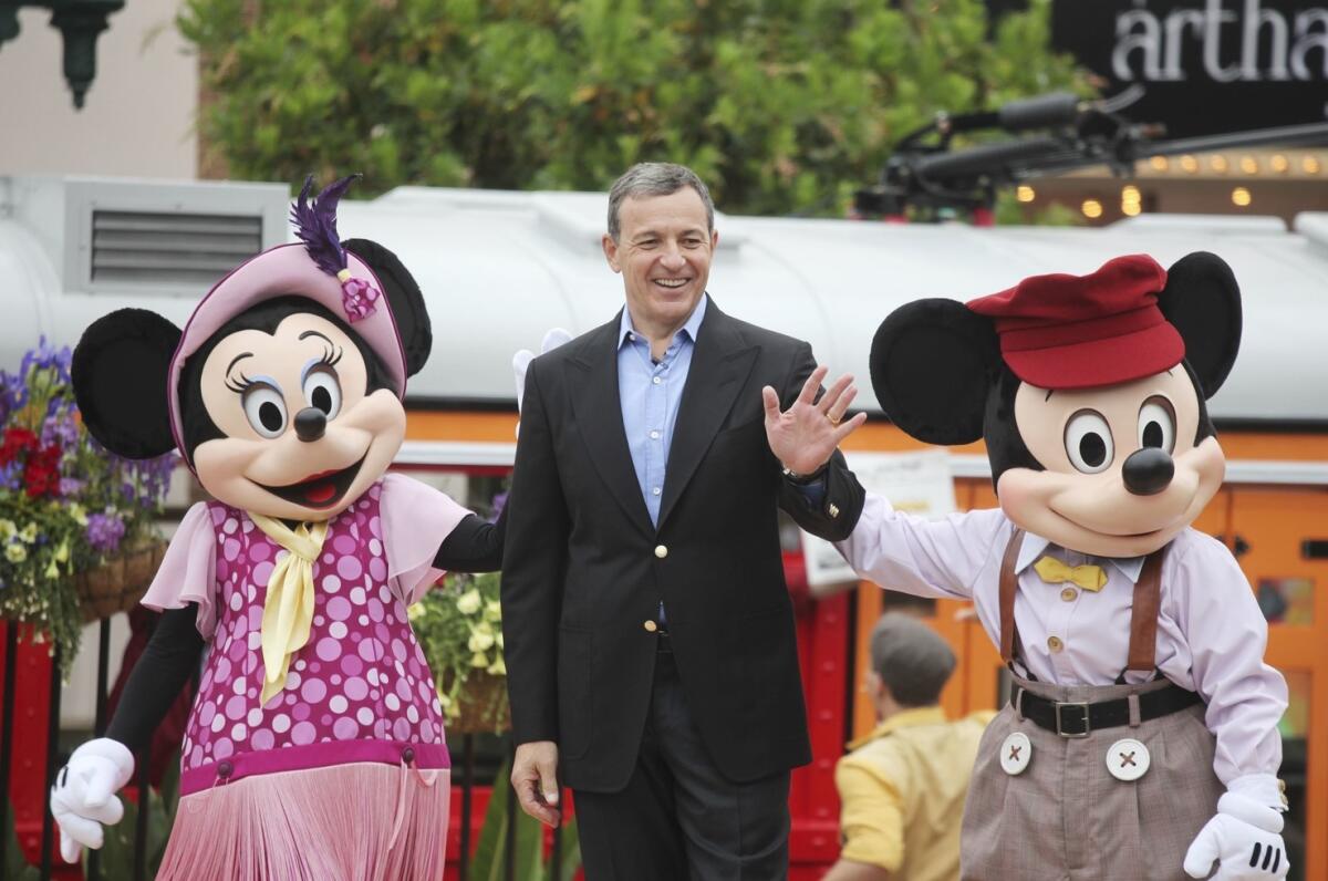 Los empleados de Walt Disney Company recibirán su sueldo completo hasta el 18 de abril; después de eso, varios serán suspendidos hasta que termine la pandemia.