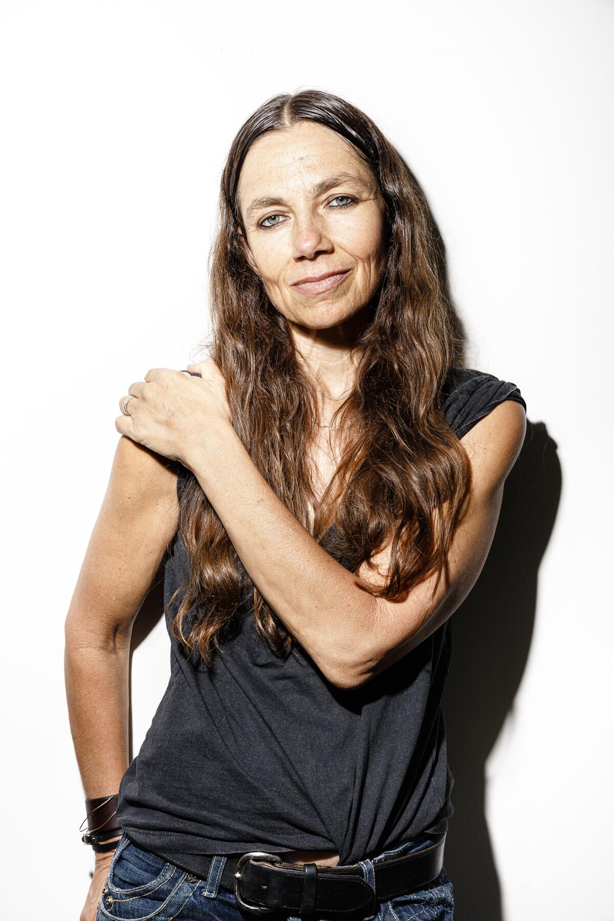 Justine Bateman Feels Sad For Women Obsessed With Cosmetic Surgery Los Angeles Times