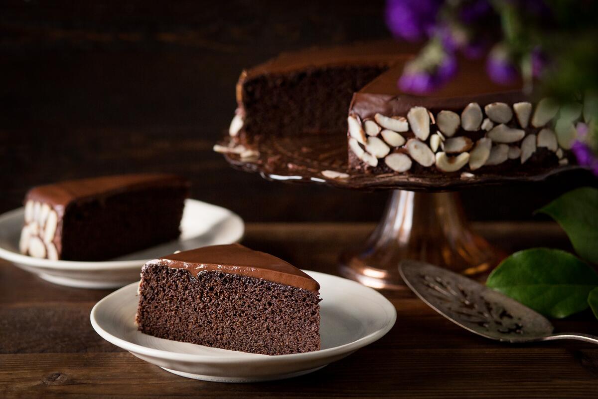 This chocolate almond quinoa torte is flourless and uses no white sugar, making it a diabetic-friendly, low glycemic treat.