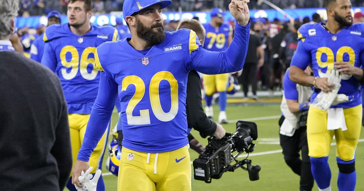 Super Bowl champ Eric Weddle heads to RBHS football field
