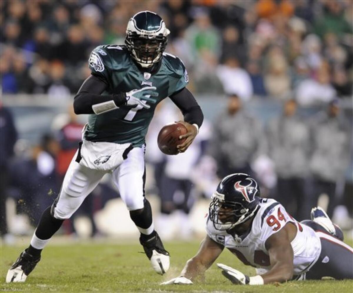 Michael Vick raced LeSean McCoy and won 