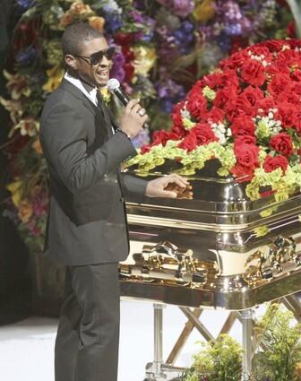 Usher Raymond's teary tribute