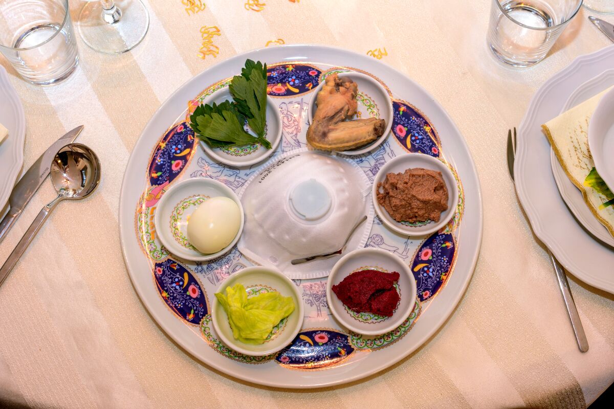 Seder plate with an N95 mask in the middle 