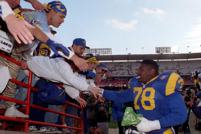 SP.JACKIE SLATER.AG.12/24/94......JACKIE SLATER SAYS GOODBUYE TO HIS FANS AT THE LAST HOME GAME ON CHRISTMAS EVE '94.