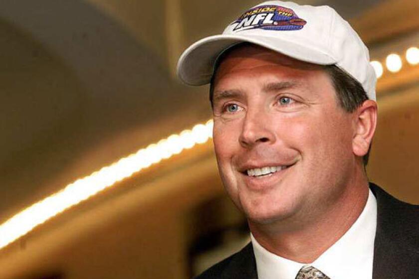 Dan Marino says he would be more than happy to talk to Peyton Manning about playing for the Dolphins.