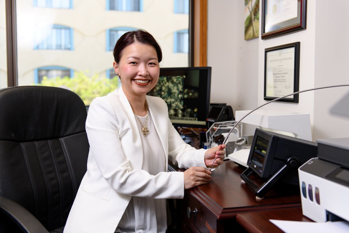 La Jolla Gem Appraisal was founded by Trang (Jen) Pham.