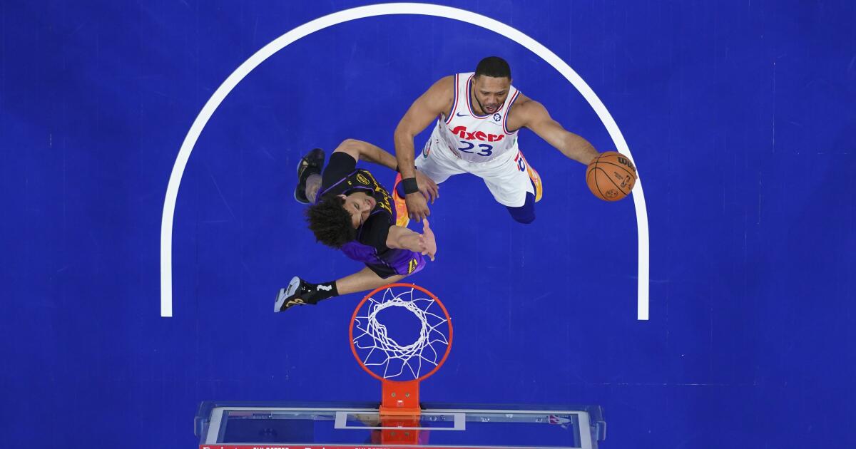 Lakers, kısa elli 76ers'a karşı utandı