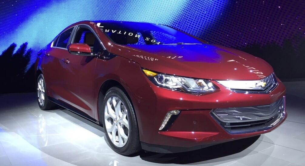 The Chevy Volt is named Green Car of the Year at the L.A. Auto Show.